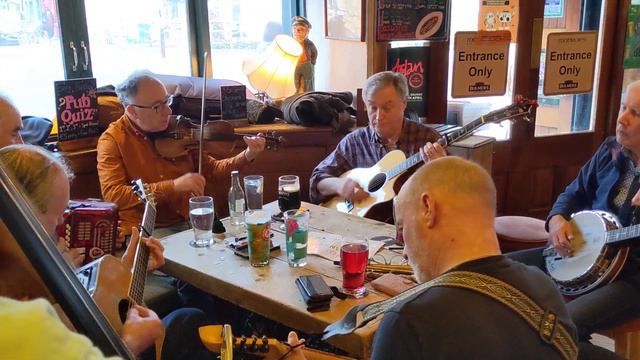 Irish Traditional Music Session at Monroes in Galway . March 8th 2024. смотреть онлайн