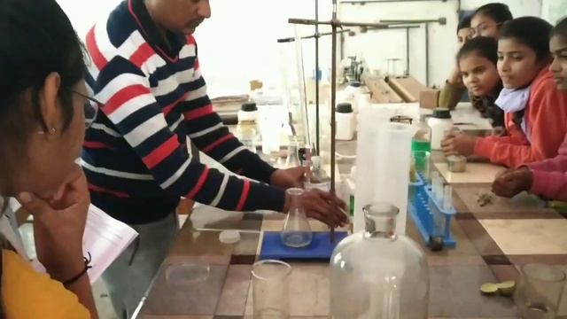 M/20 ऑक्सेलिक अम्ल की सहायता से अज्ञात NaOH की मोलरता व सांद्रता निकालना practical смотреть онлайн