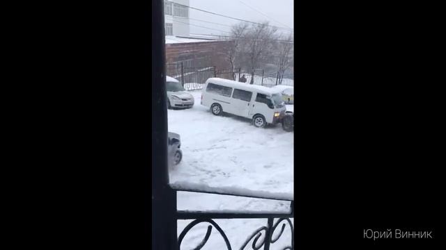 Владивосток 17.11.2017 / Снегопад / Видео от подписчика на WhatsApp / 18+ смотреть онлайн