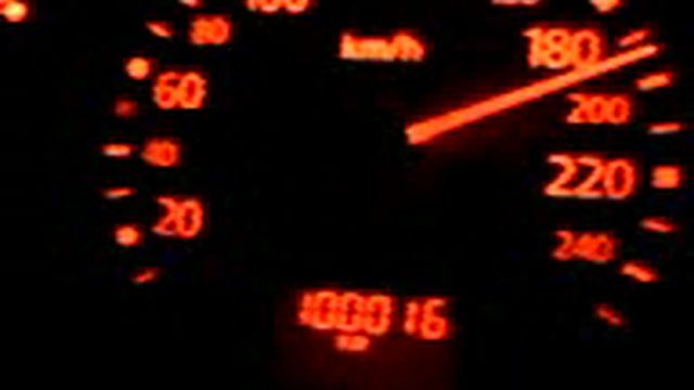 Renault Clio 1.6 a 210 Km/h смотреть онлайн