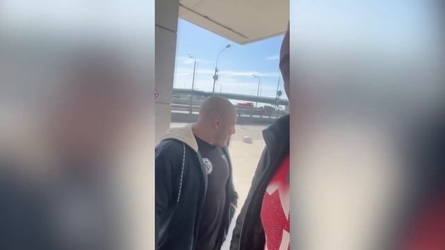 ПЬЯНЫЙ СПОРТСМЕН В ТАКСИ | СОРЕВНОВАНИЯ ПО АРМРЕСТЛИНГУ | ПОРВАЛ МЫШЦУ смотреть онлайн