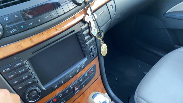 Мерседес Е320 в кузове W211/ MERCEDES BENZ W211 E320 салон Designo