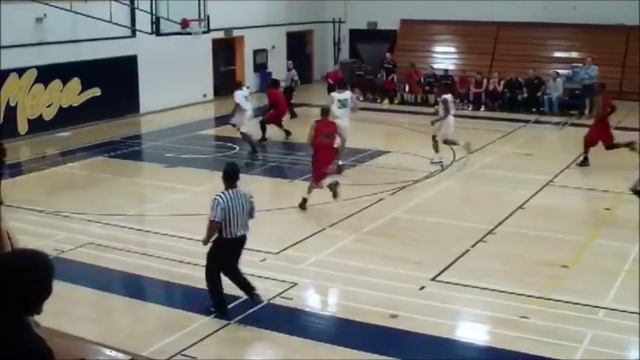 Dwayne Benjamin Between Leg Dunk in a Game! смотреть онлайн