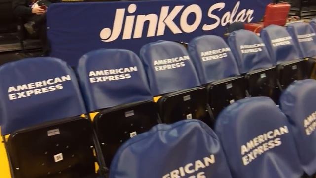 Behind-the-scenes pregame tour of Oracle Arena incl visitor locker room Warriors (41-7) vs Hornets смотреть онлайн