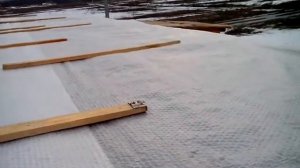 2015 04 15 Подъём домкратами бытовки и плёнкой крыши