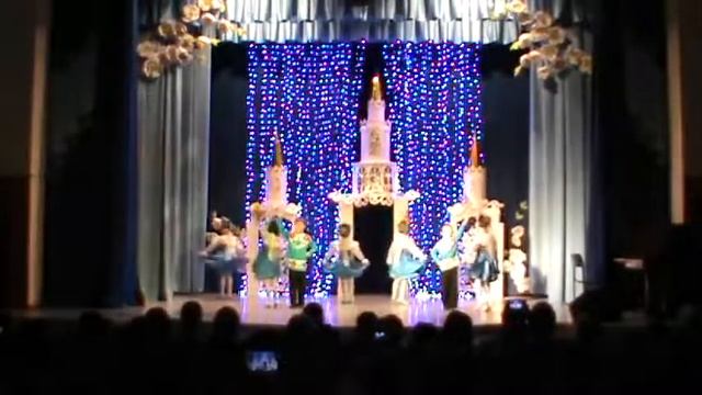 Хореографический ансамбль"СЕВЕРНЫЕ ИСКОРКИ" - "Русская полька" (6 - 7 лет) смотреть онлайн