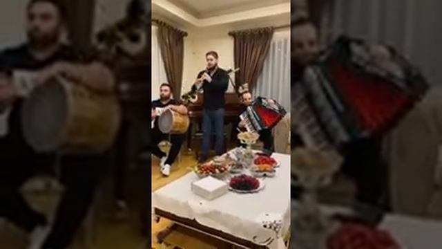 Jor Apinyan klarnet Arutyun Chiroglyan accordion Aram Nikoghosyan dhol - Avlem tapem poshin New 202 смотреть онлайн