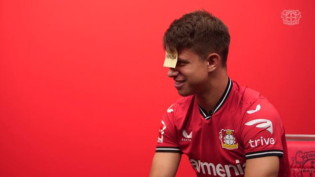 Lewis Hamilton quicker than Conor McGregor? 😂 Patrik Schick and Adam Hlozek in "Who am I?" смотреть онлайн