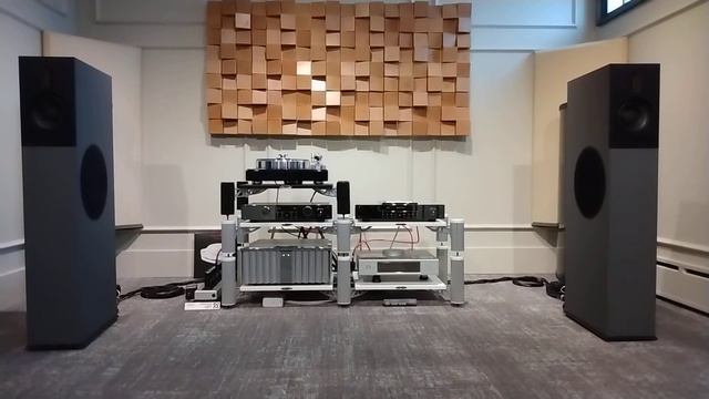 Burmester 089 belt-drive CD-Player. смотреть онлайн