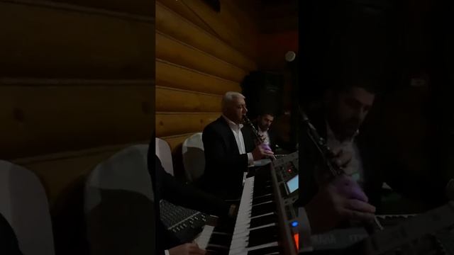 Памяти Юры Сумгаитского. Эрнест Погосян и коллеги играют Туш Каро Новинка 2021 смотреть онлайн