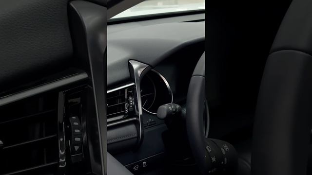 Toyota Camry Gibrid Hybrid 2023 yil Yaponiya 100% Narxi 668 000 000 so'm yoki 53500 $ смотреть онлайн