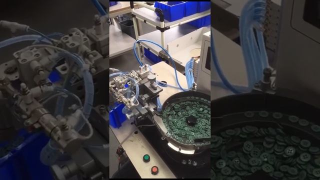 V-918 AUTO BUTTON FEEDER смотреть онлайн