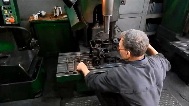 Таврия Пикап. Капремонт 2 часть. ДВС - мойка, расточка, шлифовка + новые запчасти. смотреть онлайн