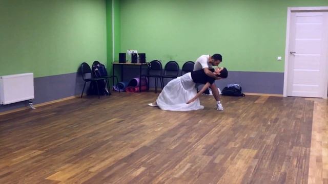 Очень красивый свадебный танец с профессиональными танцорами! смотреть онлайн
