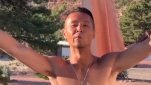 The Cringe Mental Health Guru of TikTok (Dr. Samuel Lee) смотреть онлайн