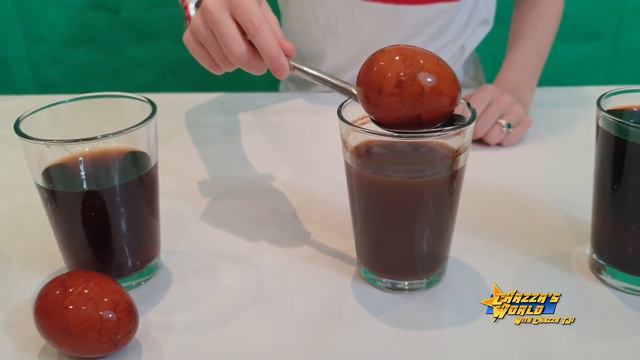 Egg In Different Everyday Liquids DIY Science Experiment!!! смотреть онлайн