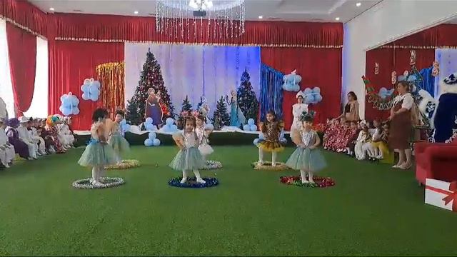 Конфетки на диване . танец для садика смотреть онлайн