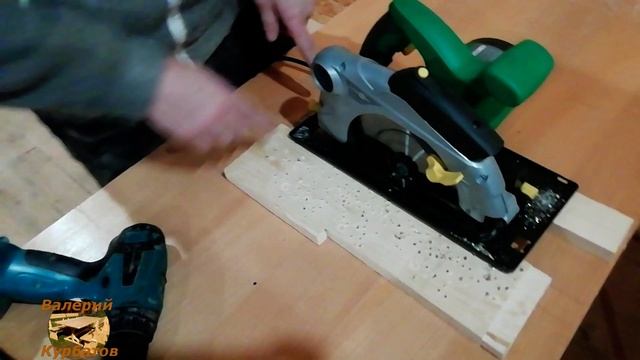 Распиловочный стол из дисковой пилы Sawing table from a circular saw смотреть онлайн