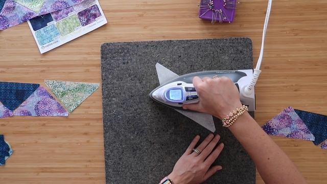 Month 3 Small and Large Sizes - Cotton Cuts Sparkle and Shine Spring Mystery Quilt смотреть онлайн