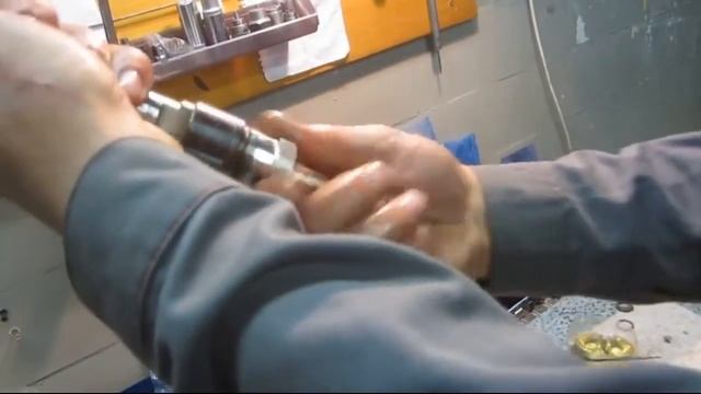 Ремонт форсунок Common Rail Bosh на стенде смотреть онлайн
