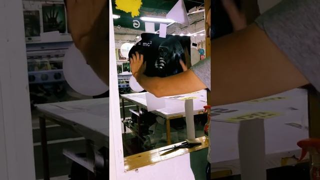 Как правильно клеить на стекло наклейку смотреть онлайн