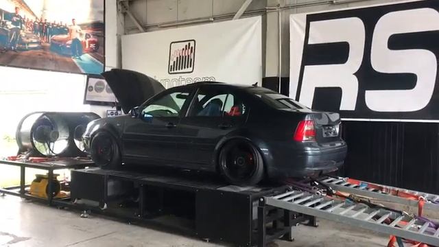 VW Bora R30 Turbo on Dyno 1051PS 1315nm GTX42 R32 Sound & Flames смотреть онлайн