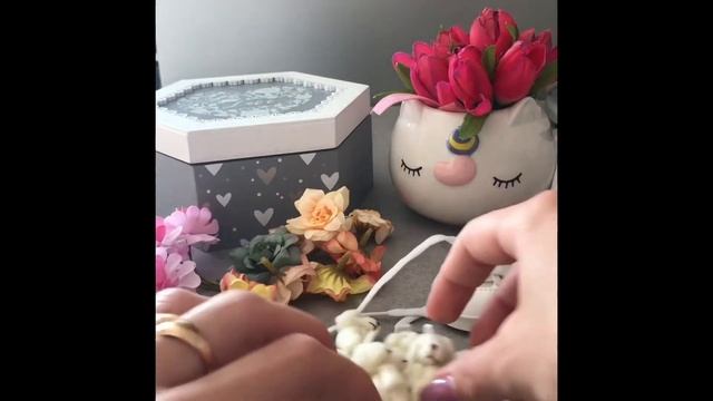 Распаковка товаров с AliExpress ( цветочки , трессы для кукол, ткань, мишки и ботиночки ) смотреть онлайн