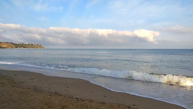 Море волнуется, пляж Учкуевка Севастополь, Крым смотреть онлайн