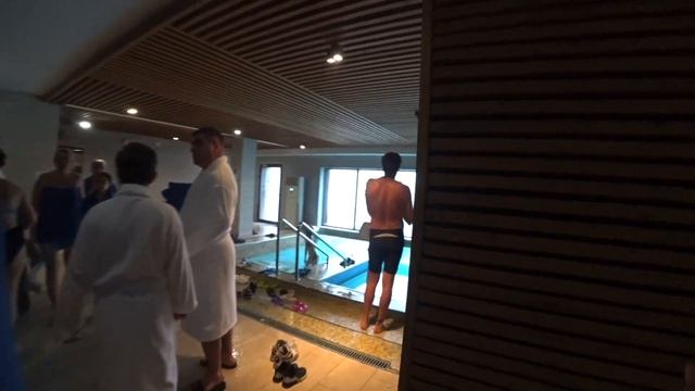 Открытый бассейн с морской водой в отеле «Жемчужина» 4* в Сочи смотреть онлайн
