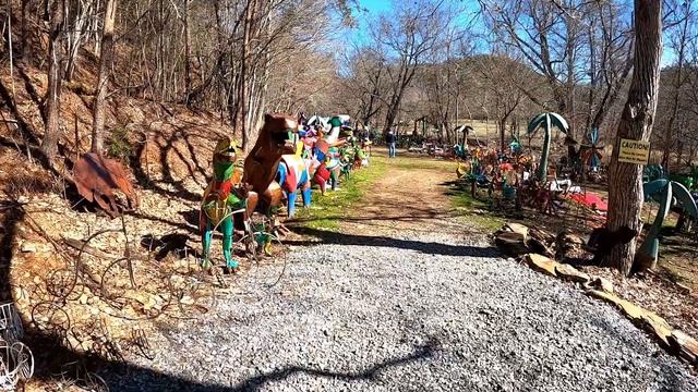 The Zoo GROOVY METAL Yard Art смотреть онлайн