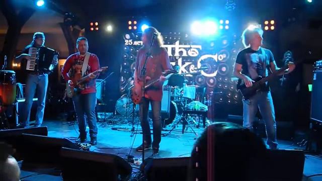 10.Чиж & Co - Вот пуля просвистела (Live in Максимилианс Уфа, 07.11.2019г.) смотреть онлайн