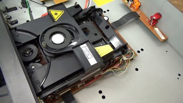 Grundig CD11 CD Fach öffnet nicht, Riemen tauschen und einfach testen смотреть онлайн