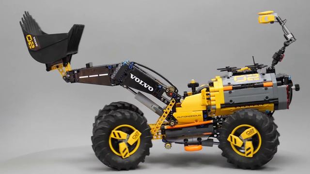 LEGO Technic 42081 Volvo Concept Wheel Loader ZEUX In Action