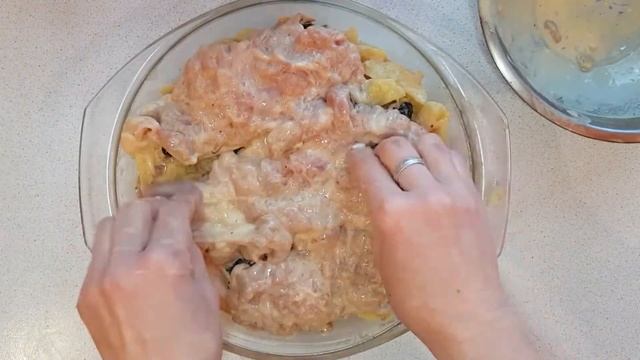 Нежнейшие КУРИНЫЕ БЕДРА на картофельной подушке. смотреть онлайн