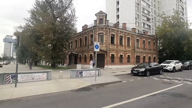 Прогулки по Москве. Школьная улица - ансамбль домов 19 века смотреть онлайн
