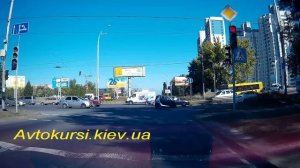 Зелёная  стрелка, дополнительная секция светофора
