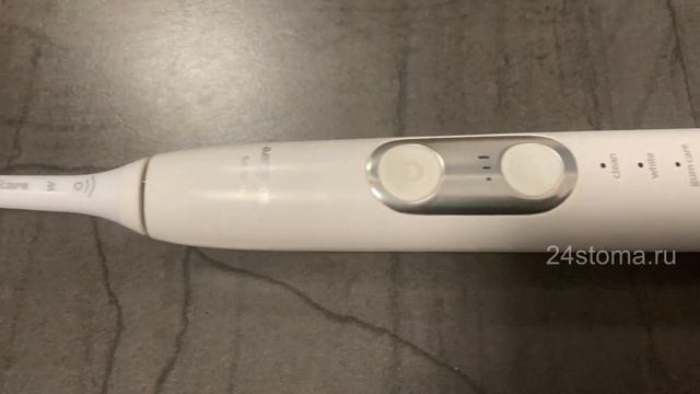 Звуковая зубная щетка Philips Sonicare Protective Clean 6100 смотреть онлайн