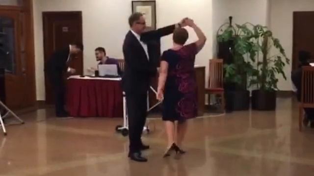 Свадебный танец. Танец-подарок родителей смотреть онлайн