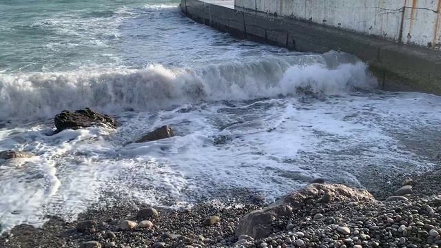 Крым. ЮБК. Пляж Русалка. Шторм! Часть 2. 12.11.2023 смотреть онлайн