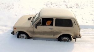 Нива 2121 на резине contyre expedition 215/65r16 по снегу