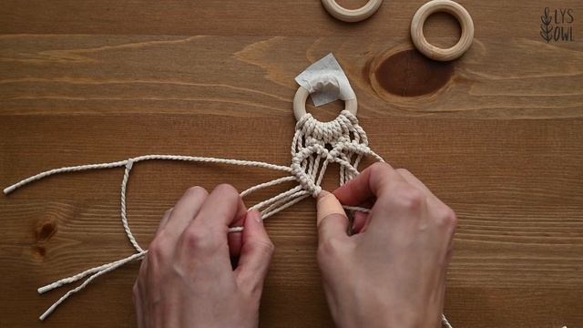 DIY macrame napkin ring in the shape of a heart. смотреть онлайн