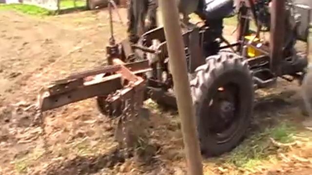 самодельный трактор,двигатель пускач (2) смотреть онлайн