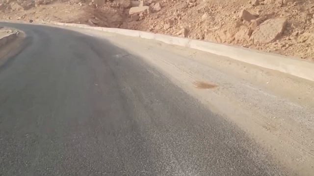 La pente d'Ain Amenas, Algérie. Iveco 6 × 4 Tracker 420,60 tonnes смотреть онлайн