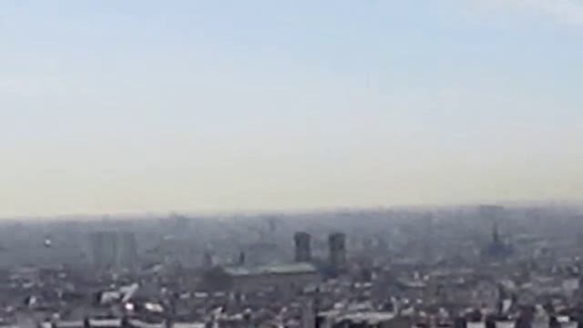 Монмартр – один из самых известных районов Парижа.3 смотреть онлайн