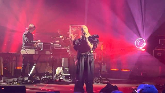 Requin Chagrin Reprend L’Instant X De Mylène Farmer