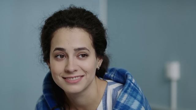 ПОСЛЕ СТРАШНОЙ АВАРИИ ЕЁ ПРИНЯЛИ ЗА ПОГИБШУЮ И ОНА РЕШИЛА ЕЙ ОСТАТЬСЯ! Меня зовут Саша смотреть онлайн