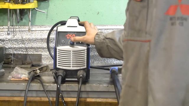 Работа с AuroraPRO STICKMATE 180 (MMA+TIG PULSE lift) смотреть онлайн