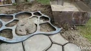 Дорожка в саду из формы. Все особенности и тонкости