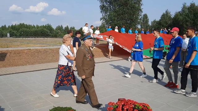 Возложение цветов к мемориальному комплексу «Урочище Пески». Полоцк. #БеларусьМолодёжьЕдинство смотреть онлайн
