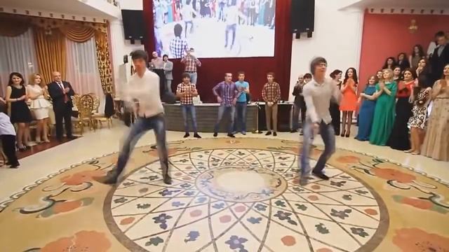 Кавказцы танцуют под Кид Кади смотреть онлайн